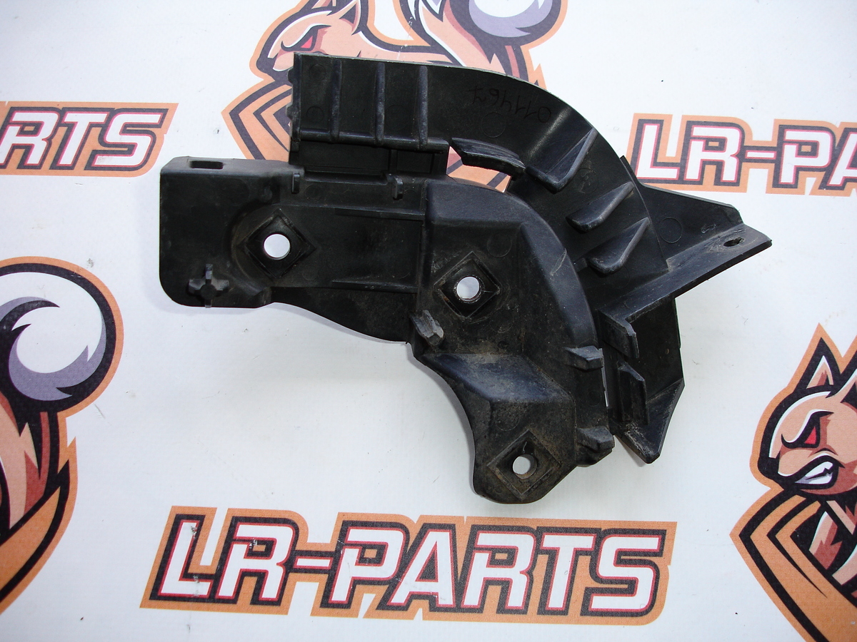 LR011467 Wspornik mocowania błotnika przedni prawy RANGE ROVER L322 2002-2013 używany